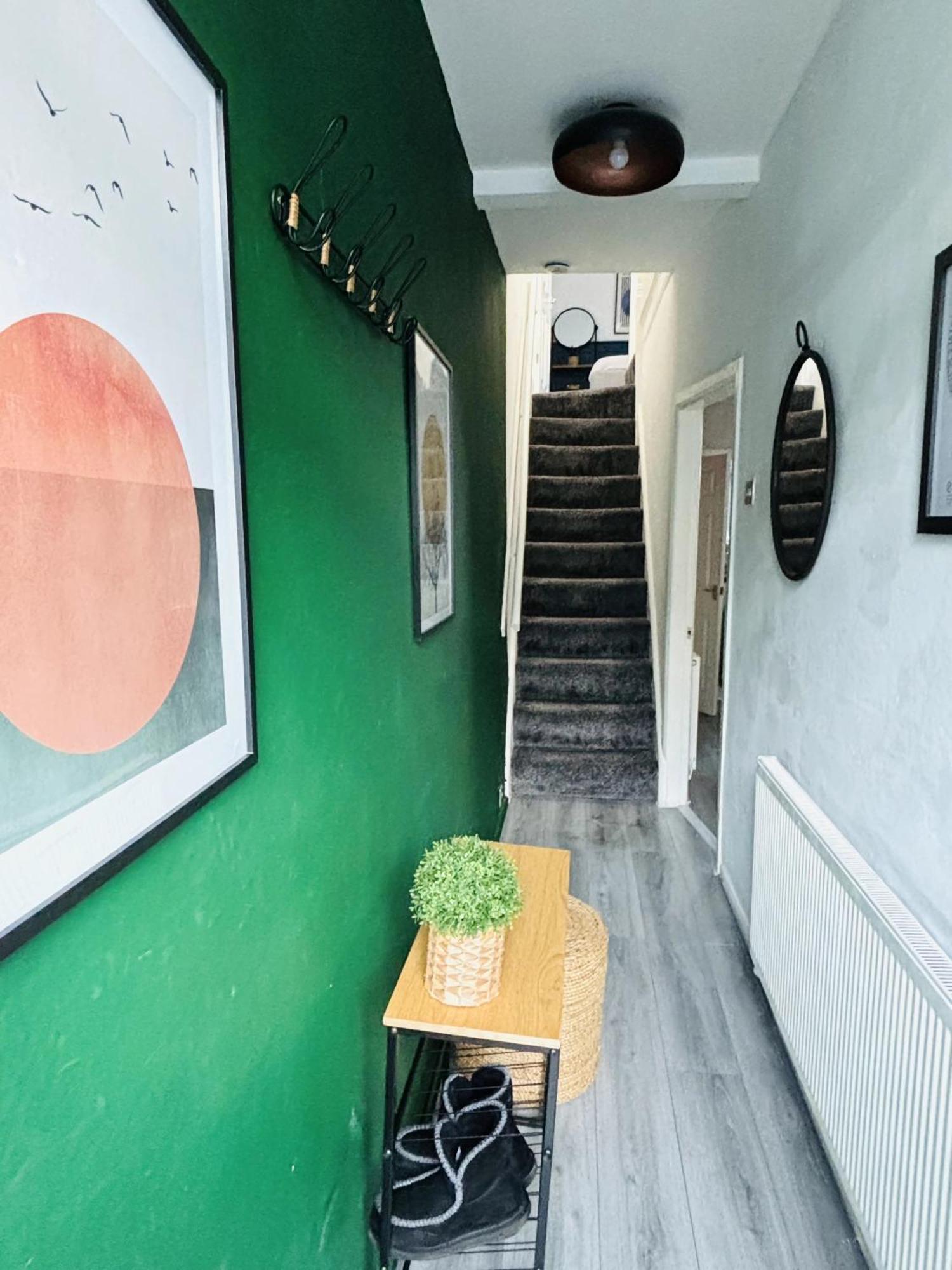 Holiday home Stylish 3br House Near Football Club